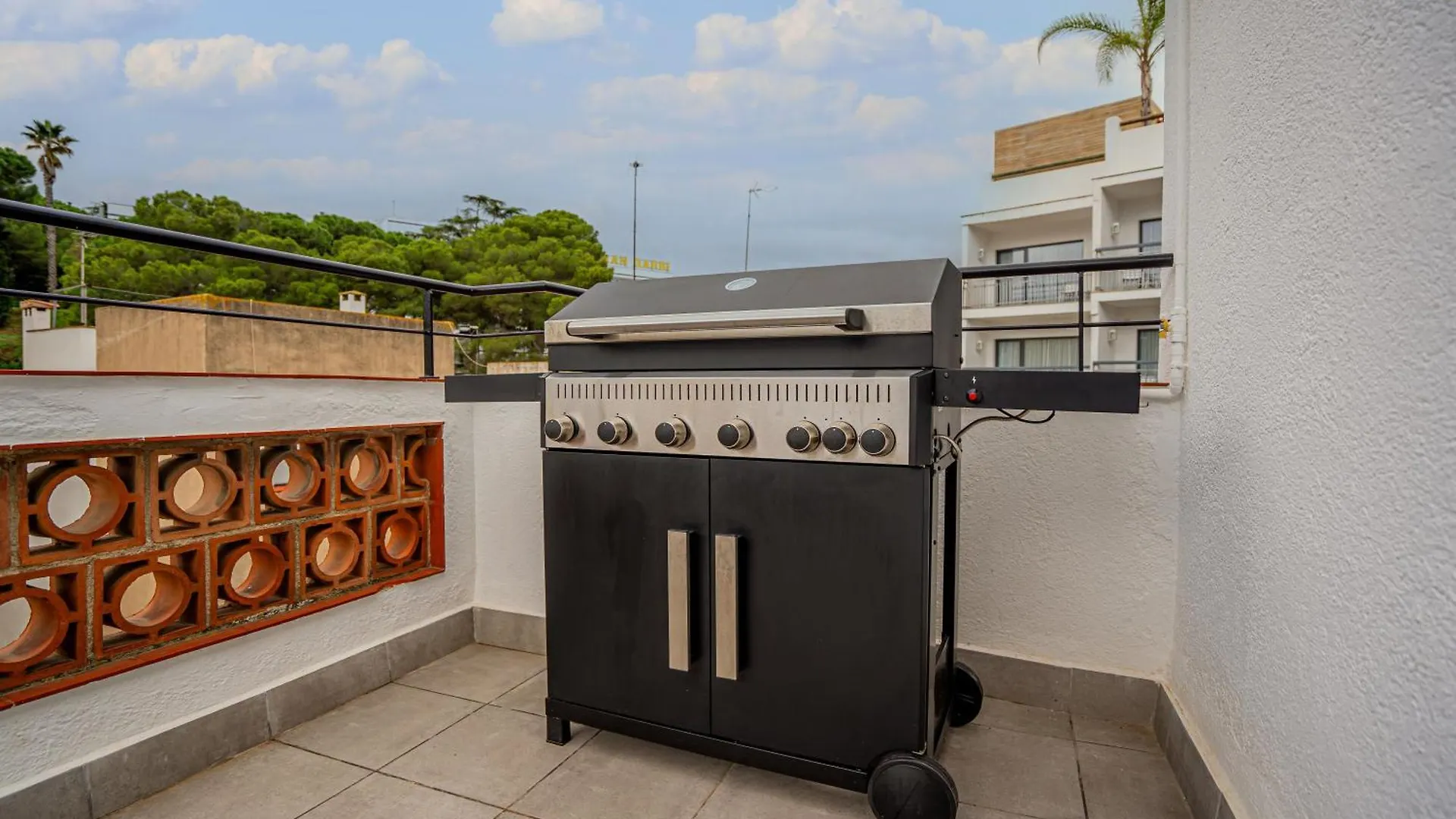 Hostal Y Apartamento Moli De Mar Lloret de Mar 2*,  Spagna