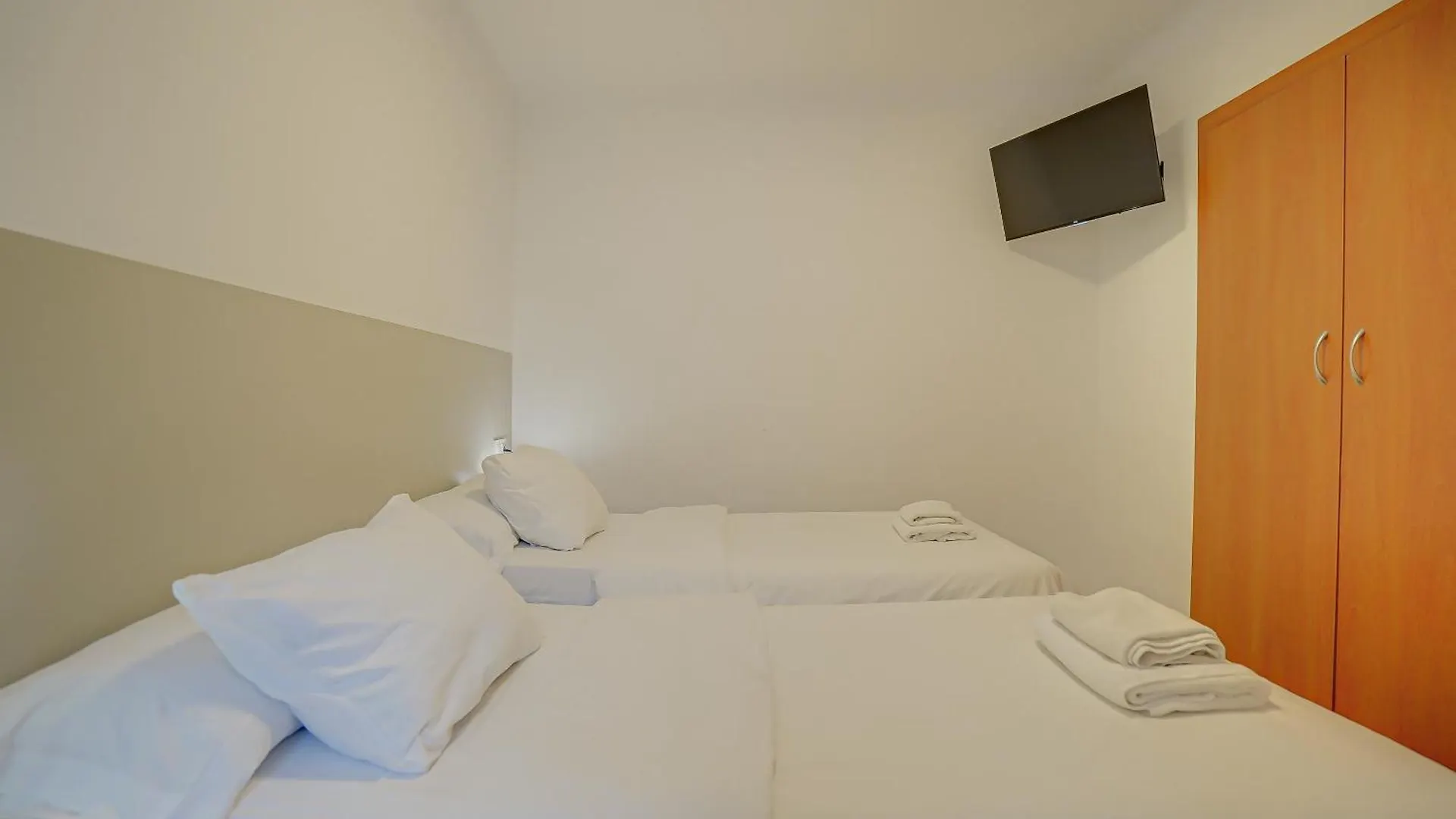 HOSTAL-PENSIÓN Y APARTAMENTO el MOLI Lloret de Mar 2*,