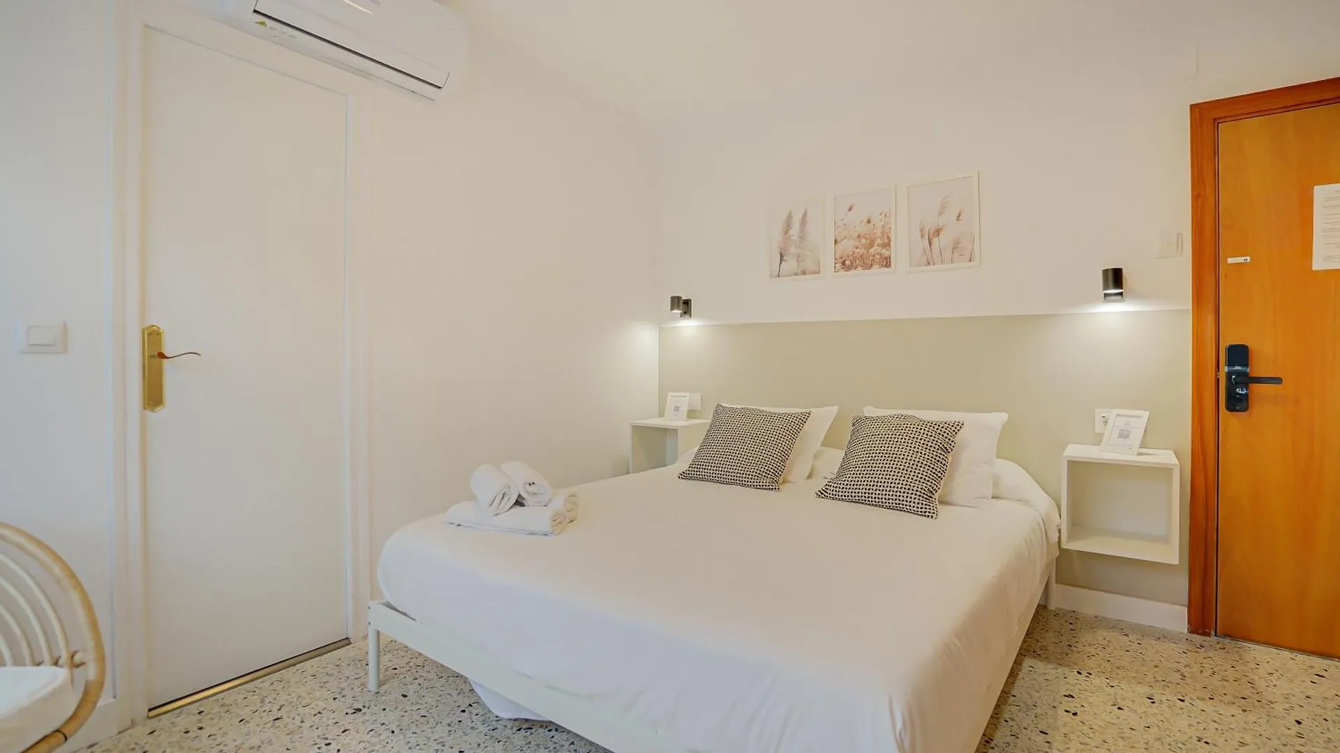 HOSTAL-PENSIÓN Y APARTAMENTO el MOLI Lloret de Mar Casa de hóspedes